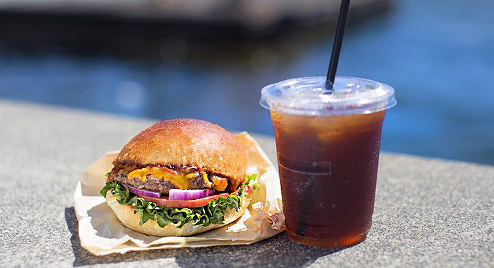 ハンバーガーとコーヒー