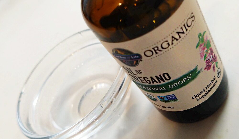 オレガノオイルをぬるま湯で溶いて飲む